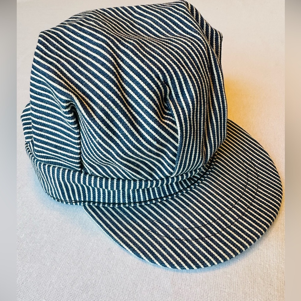 💚 CONDUCTOR HAT 💛 NWOT NAVY / WHITE PINSTRIPED COLOR TRENDY TRAIN INSPIRED